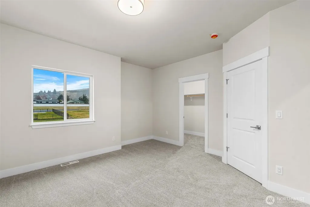 1075 Red Apple Road Wenatchee WA 98801