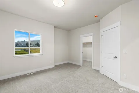 1075 Red Apple Road Wenatchee WA 98801