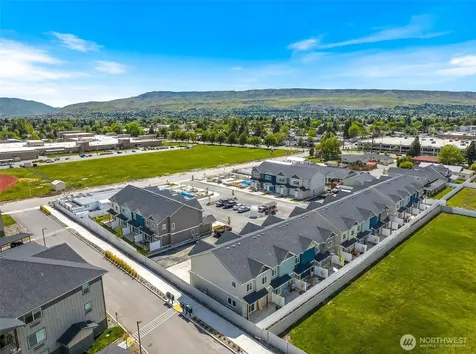1075 Red Apple Road Wenatchee WA 98801