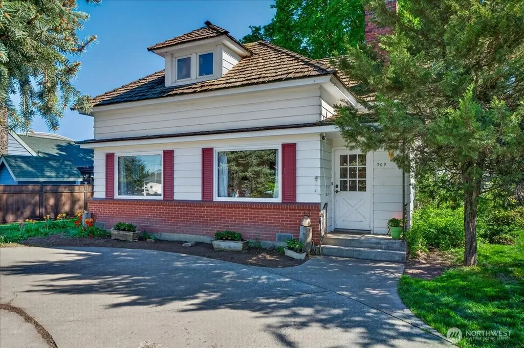 709 Marshall Street Davenport WA 99122