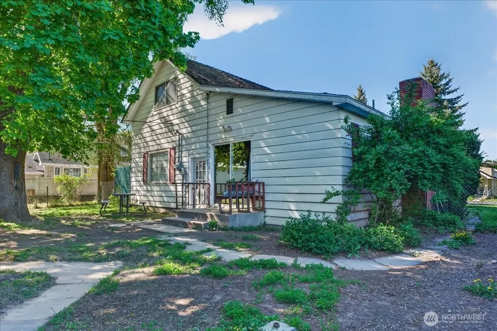 709 Marshall Street Davenport WA 99122
