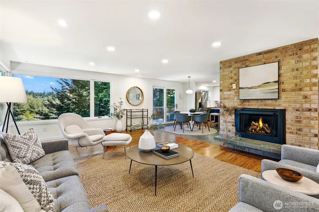 23321 75th Avenue W Edmonds WA 98026