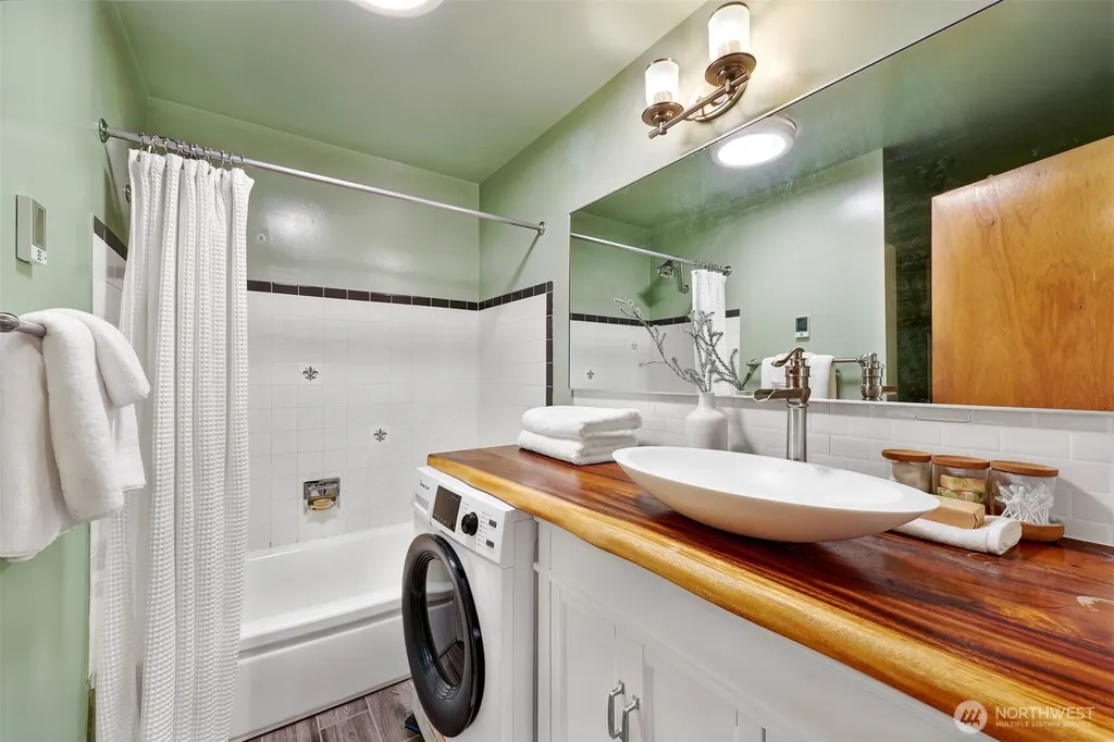 23321 75th Avenue W Edmonds WA 98026