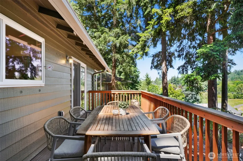 23321 75th Avenue W Edmonds WA 98026
