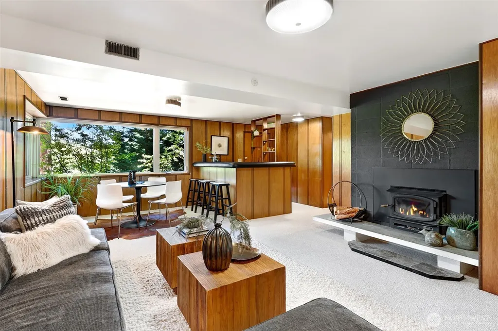 23321 75th Avenue W Edmonds WA 98026