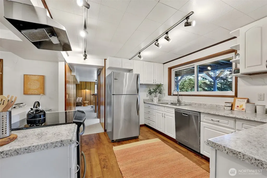 23321 75th Avenue W Edmonds WA 98026