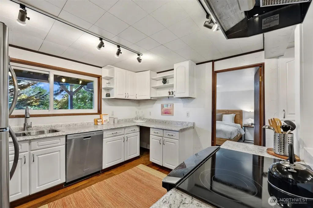 23321 75th Avenue W Edmonds WA 98026