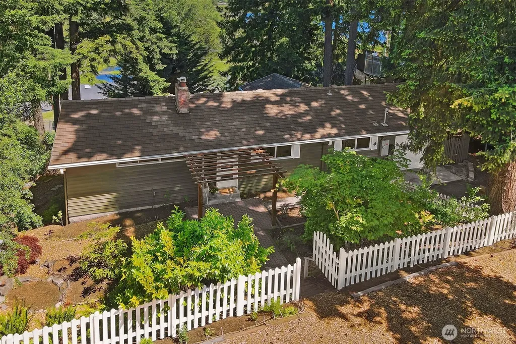 23321 75th Avenue W Edmonds WA 98026