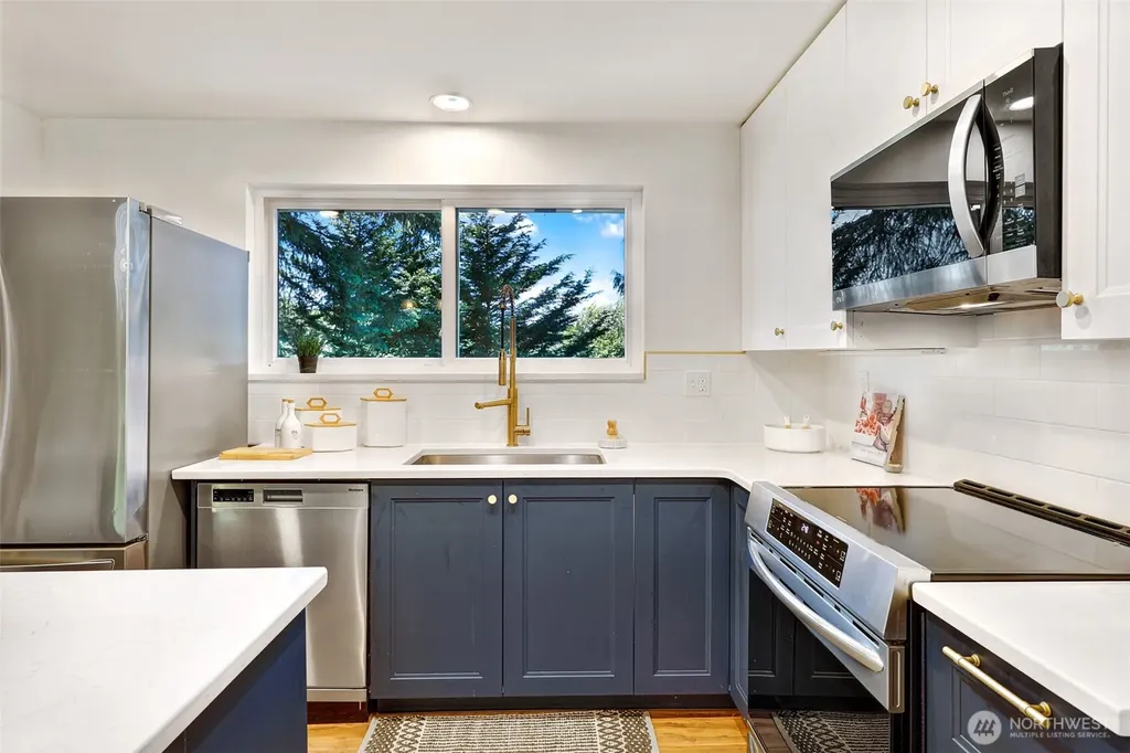 23321 75th Avenue W Edmonds WA 98026