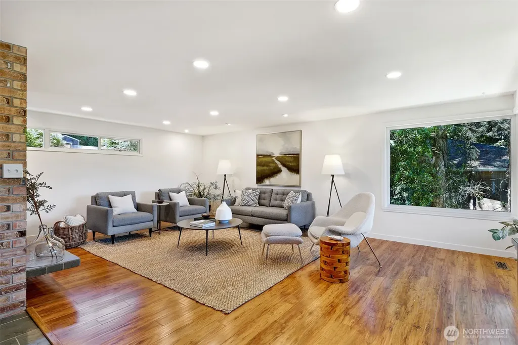 23321 75th Avenue W Edmonds WA 98026