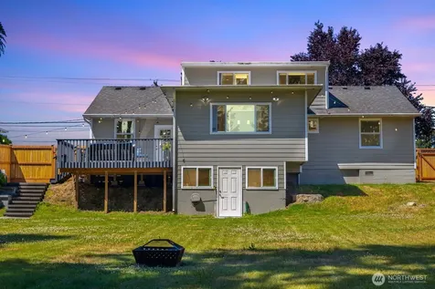 5011 Seahurst Avenue Everett WA 98203
