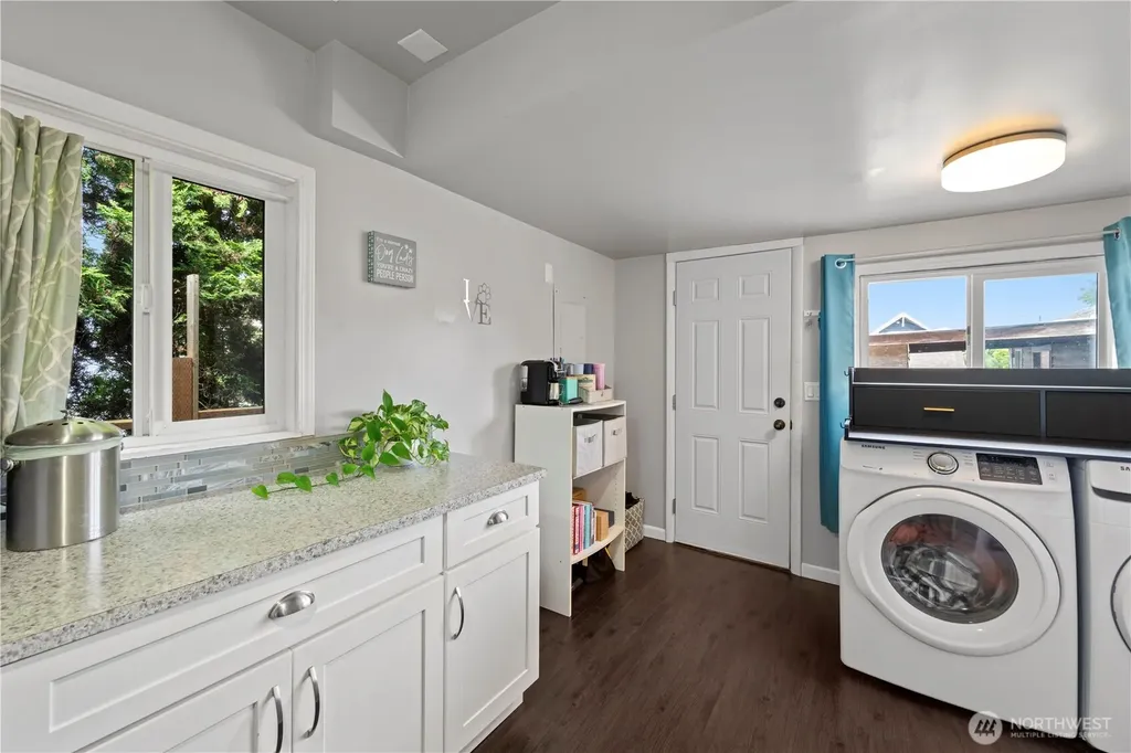 1925 Rainier Avenue Everett WA 98201