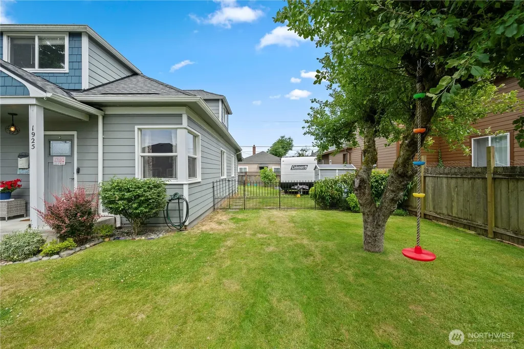 1925 Rainier Avenue Everett WA 98201