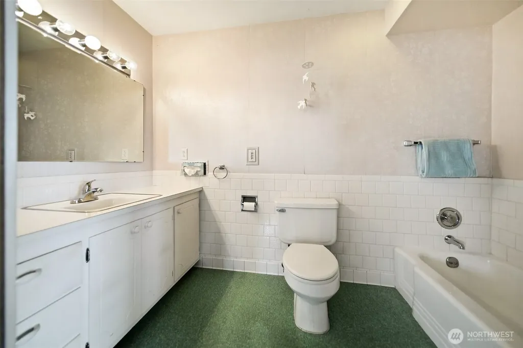 8361 NE North Shore Road Belfair WA 98528