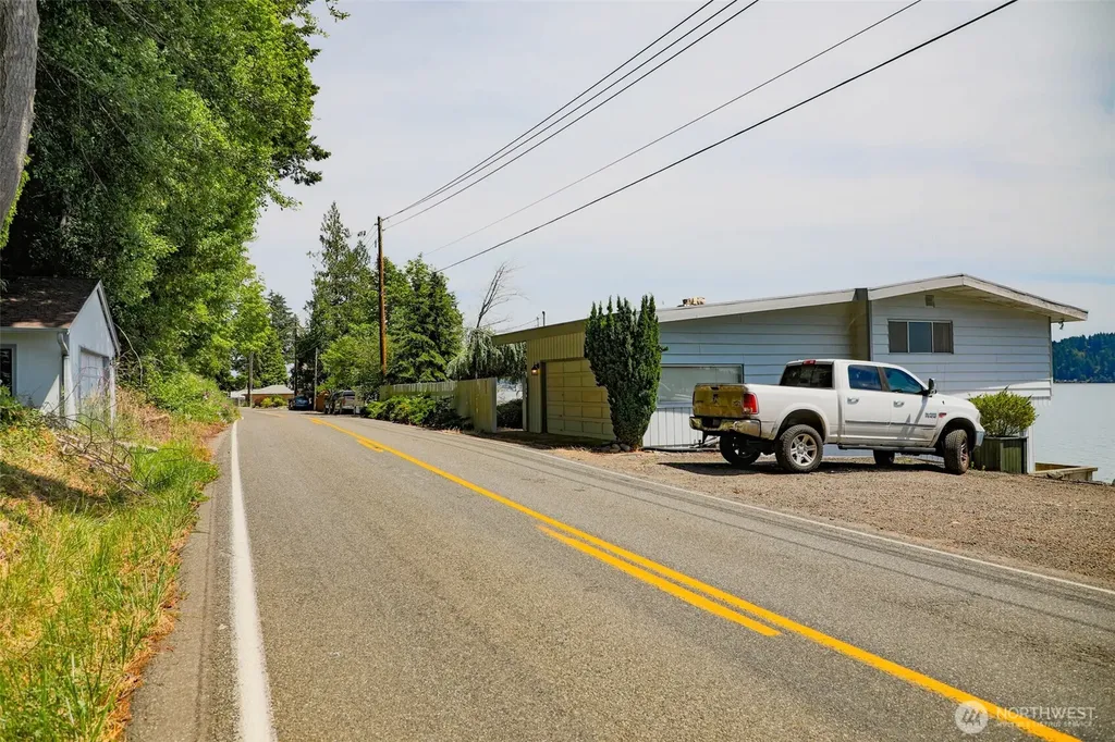 8361 NE North Shore Road Belfair WA 98528