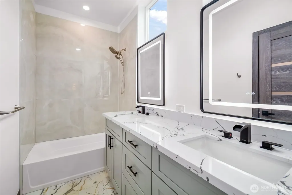 8612 42nd Avenue S Seattle WA 98118