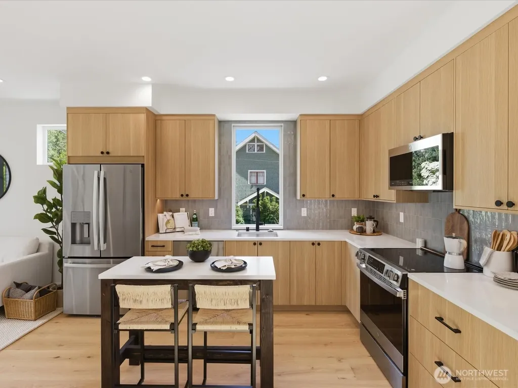 1972 25th Avenue E Seattle WA 98112