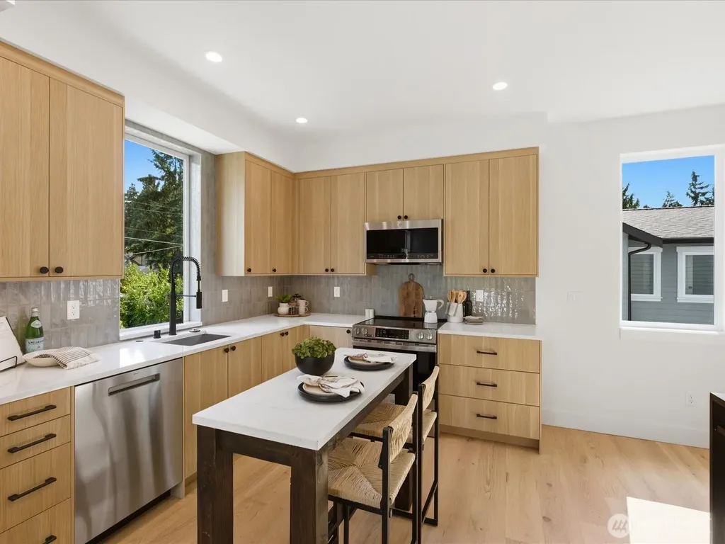 1972 25th Avenue E Seattle WA 98112