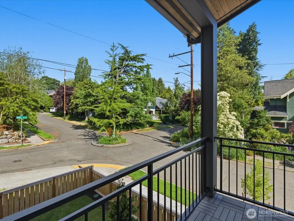 1972 25th Avenue E Seattle WA 98112