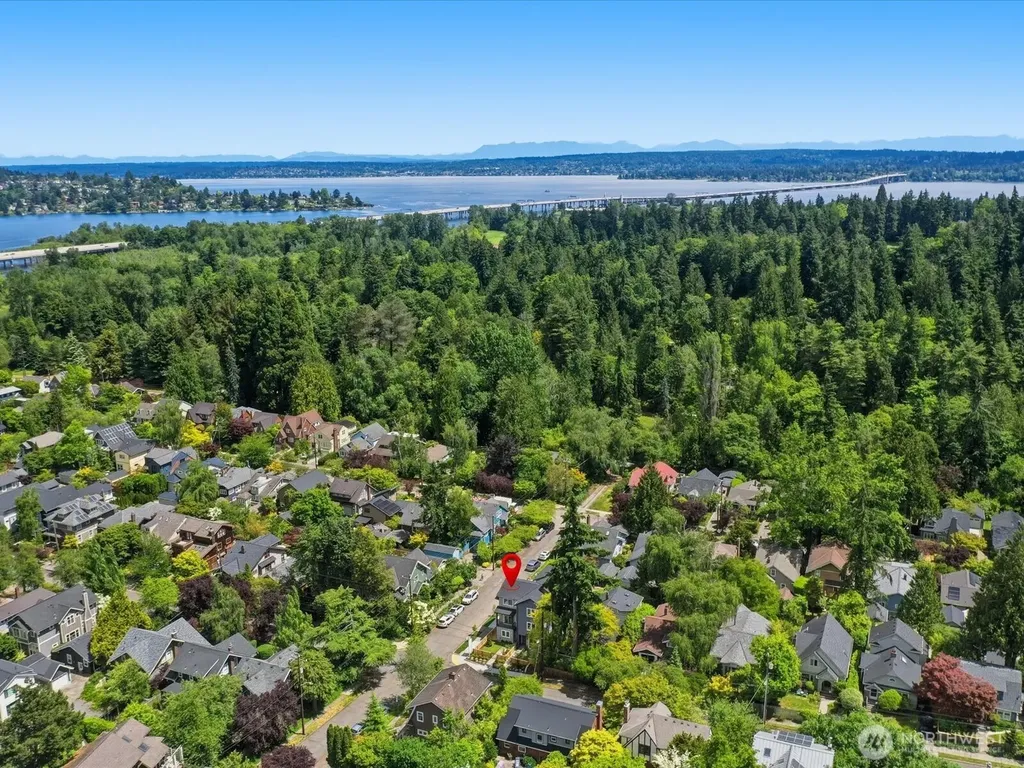 1972 25th Avenue E Seattle WA 98112