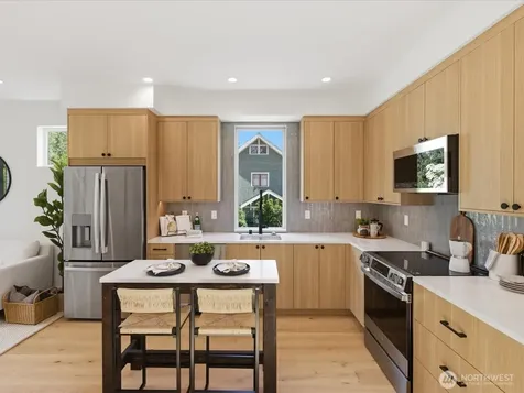 1972 25th Avenue E Seattle WA 98112