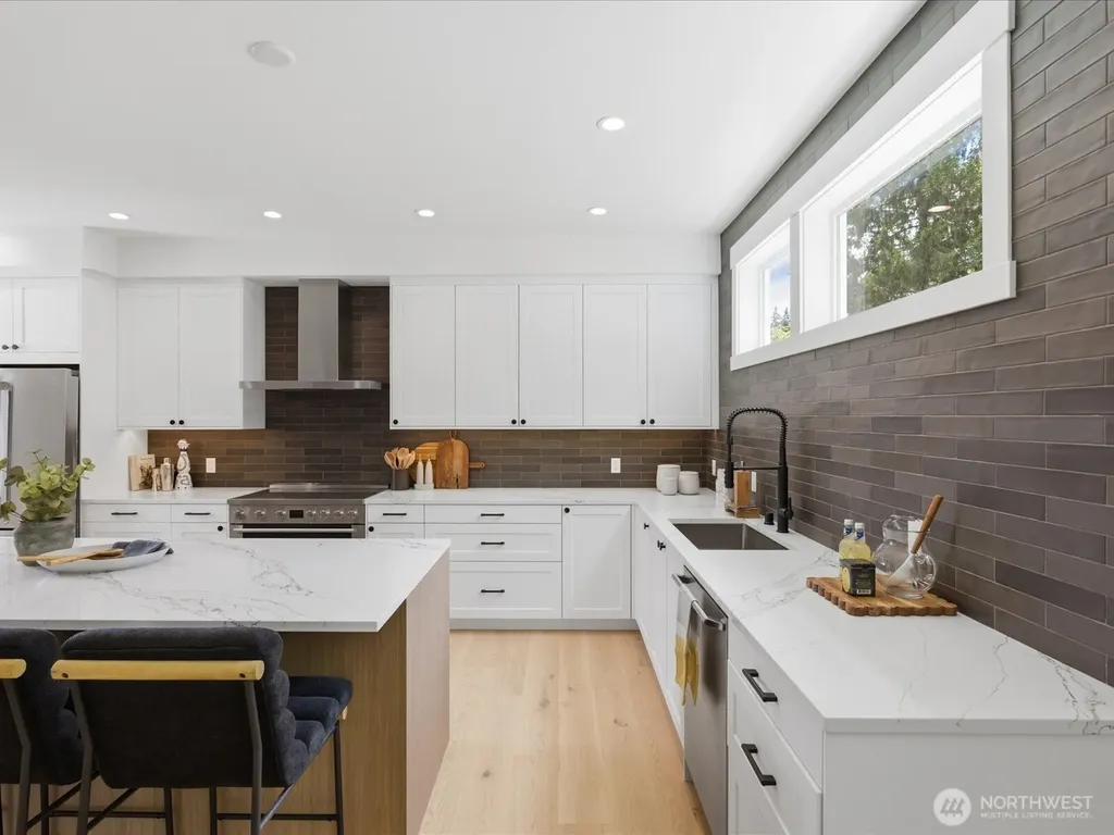 1970 25th Avenue E Seattle WA 98112