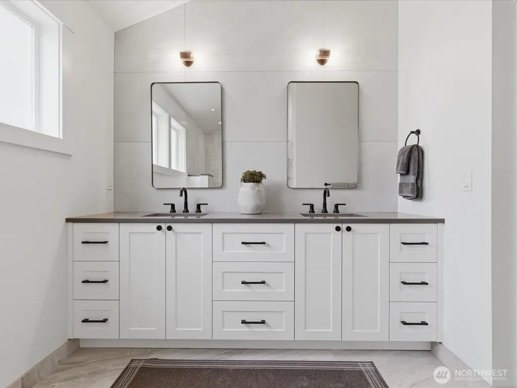 1970 25th Avenue E Seattle WA 98112