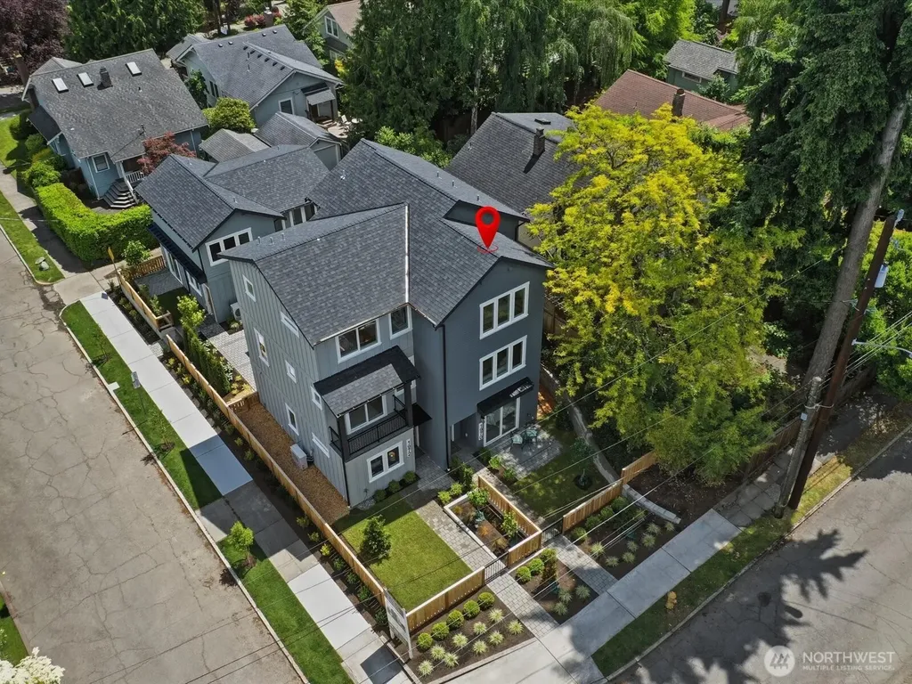 1970 25th Avenue E Seattle WA 98112