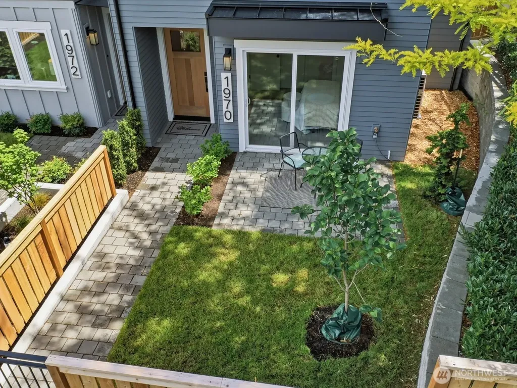 1970 25th Avenue E Seattle WA 98112