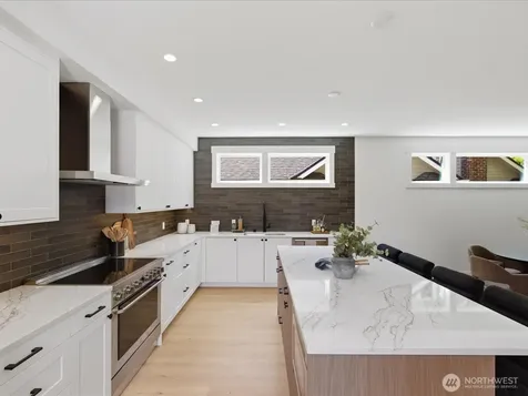 1970 25th Avenue E Seattle WA 98112