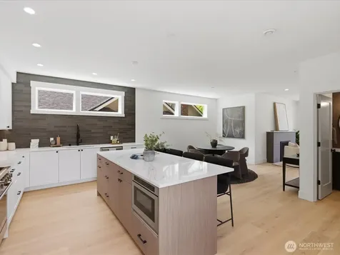 1970 25th Avenue E Seattle WA 98112