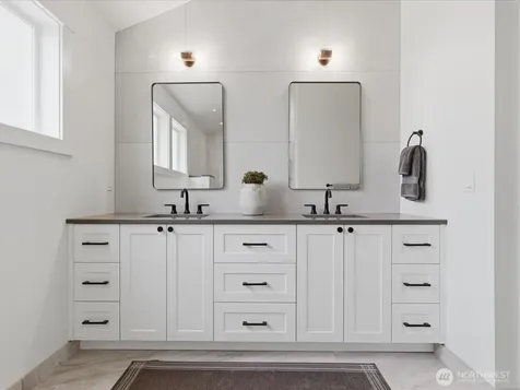 1970 25th Avenue E Seattle WA 98112