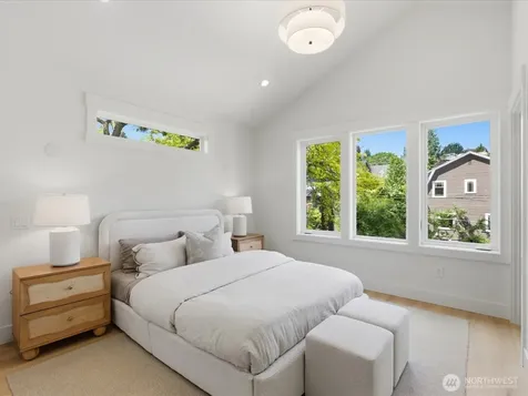 1970 25th Avenue E Seattle WA 98112