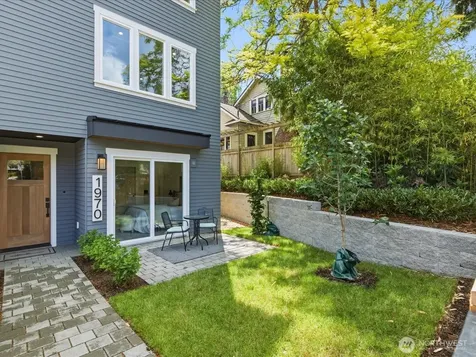 1970 25th Avenue E Seattle WA 98112