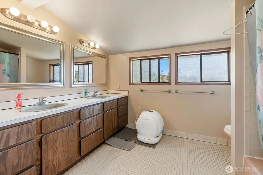 1122 SE 1st Street Winlock WA 98596