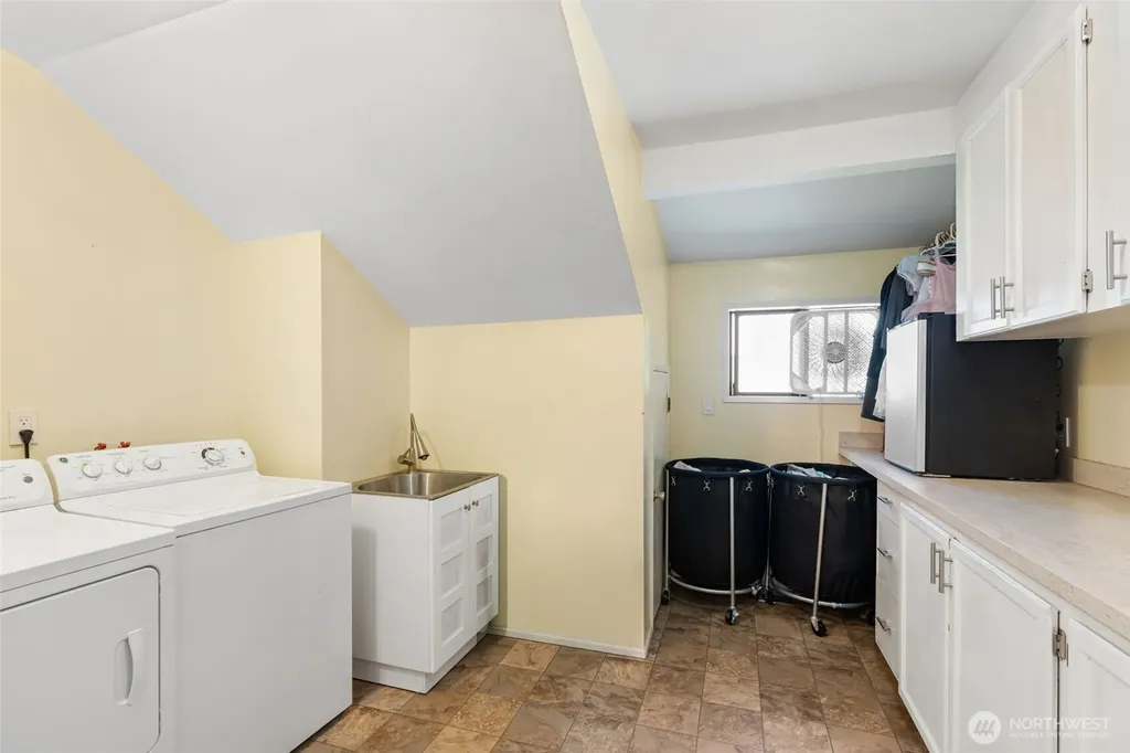 1122 SE 1st Street Winlock WA 98596