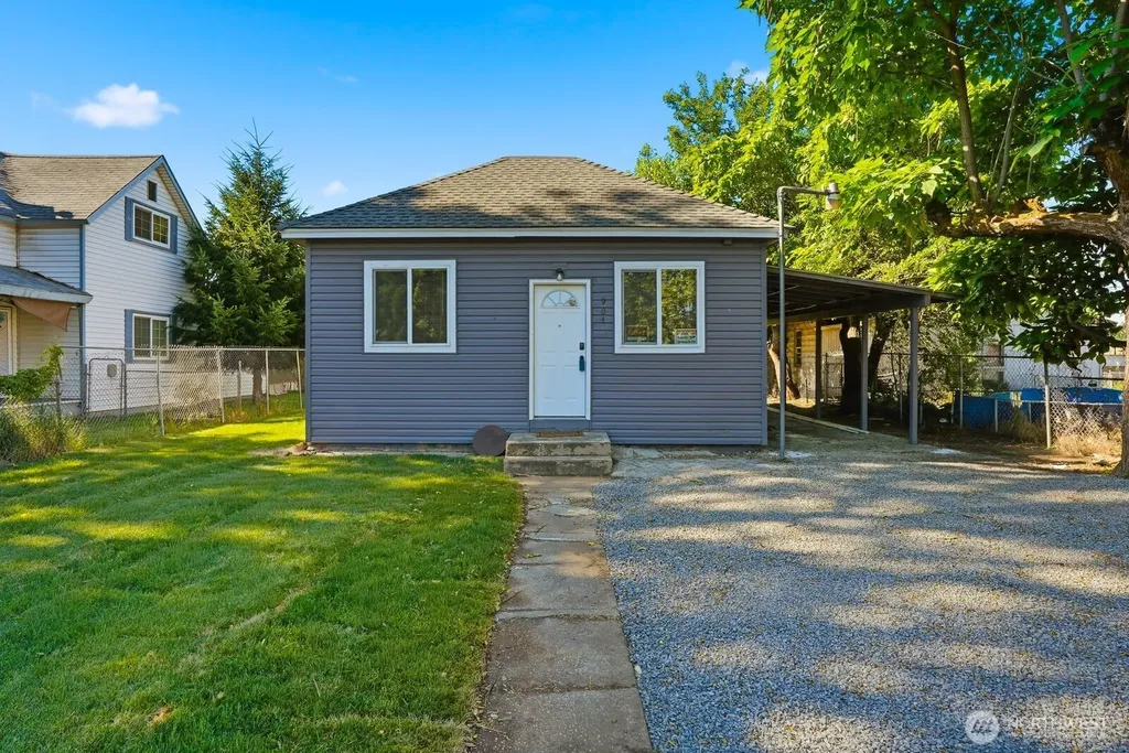 904 E La Salle Street Yakima WA 98901
