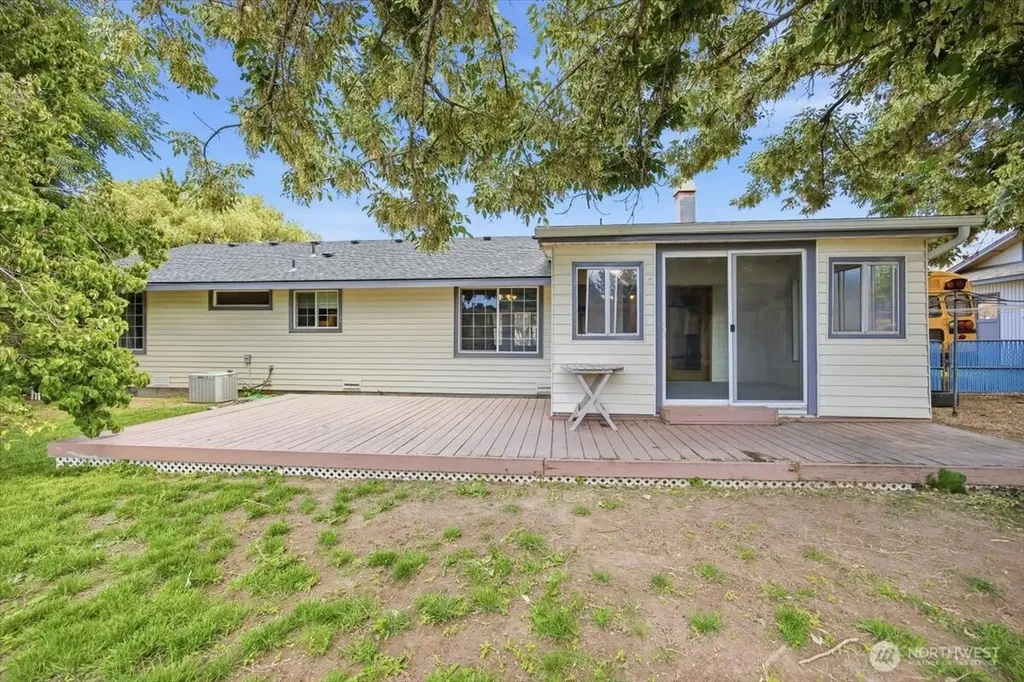 1516 S Olympia Place Kennewick WA 99337