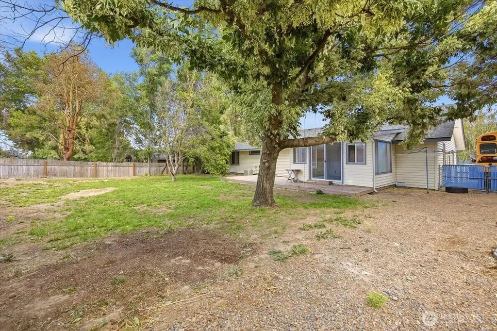 1516 S Olympia Place Kennewick WA 99337