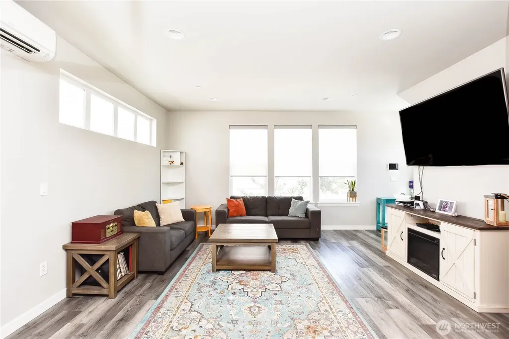 14229 9th Place W Lynnwood WA 98087
