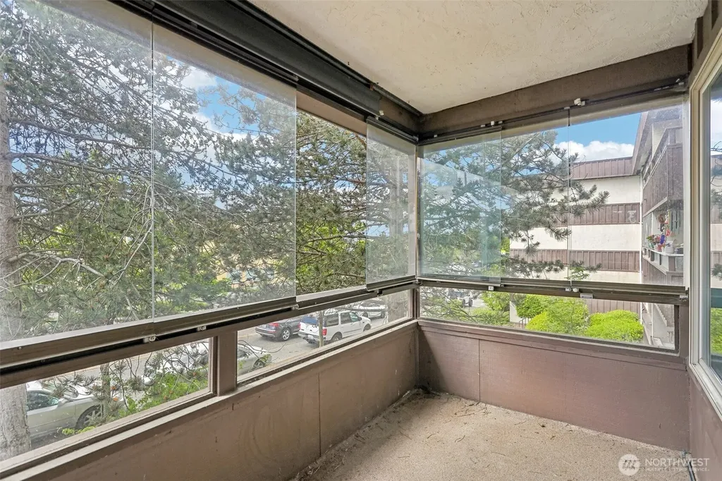 3421 SW Roxbury Street Seattle WA 98126