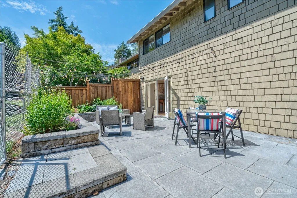 17521 NE 38th Court Redmond WA 98052