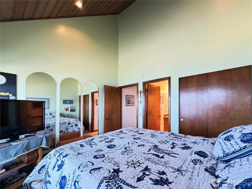 14 H South Beach Drive Hat Island WA 98206
