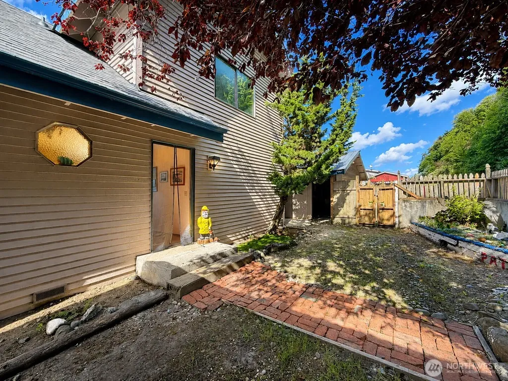 14 H South Beach Drive Hat Island WA 98206