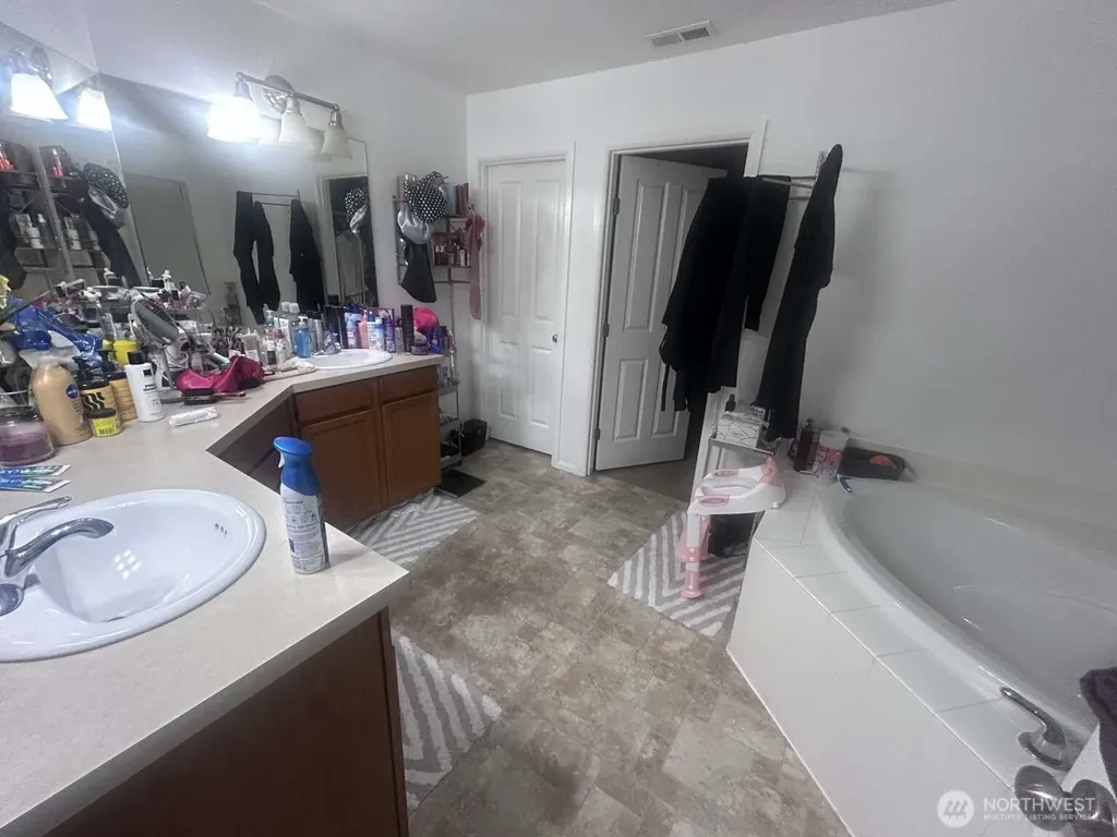 437 20th Street NW Puyallup WA 98371