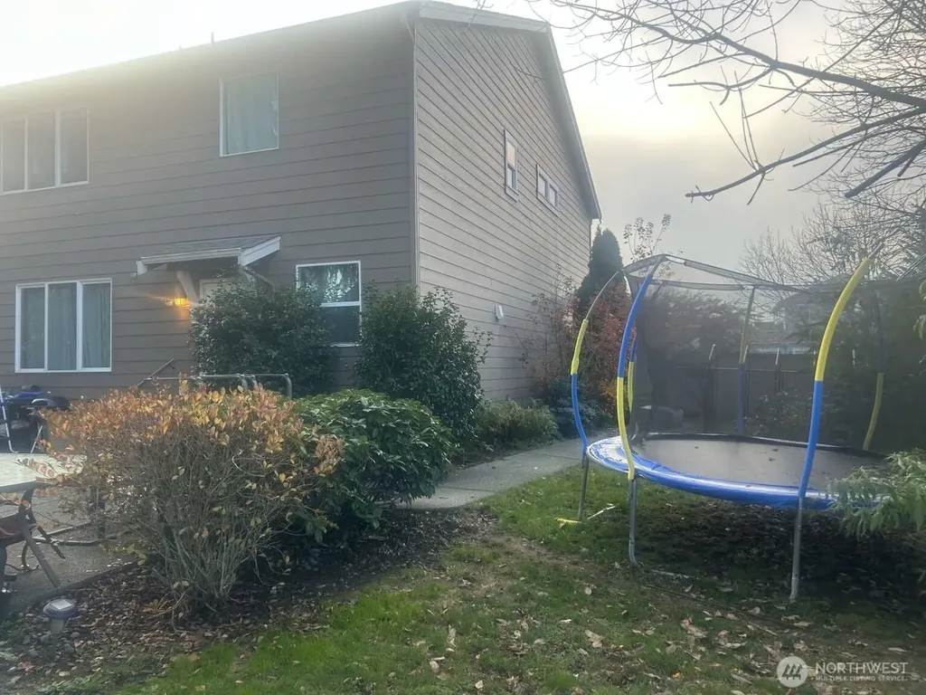 437 20th Street NW Puyallup WA 98371