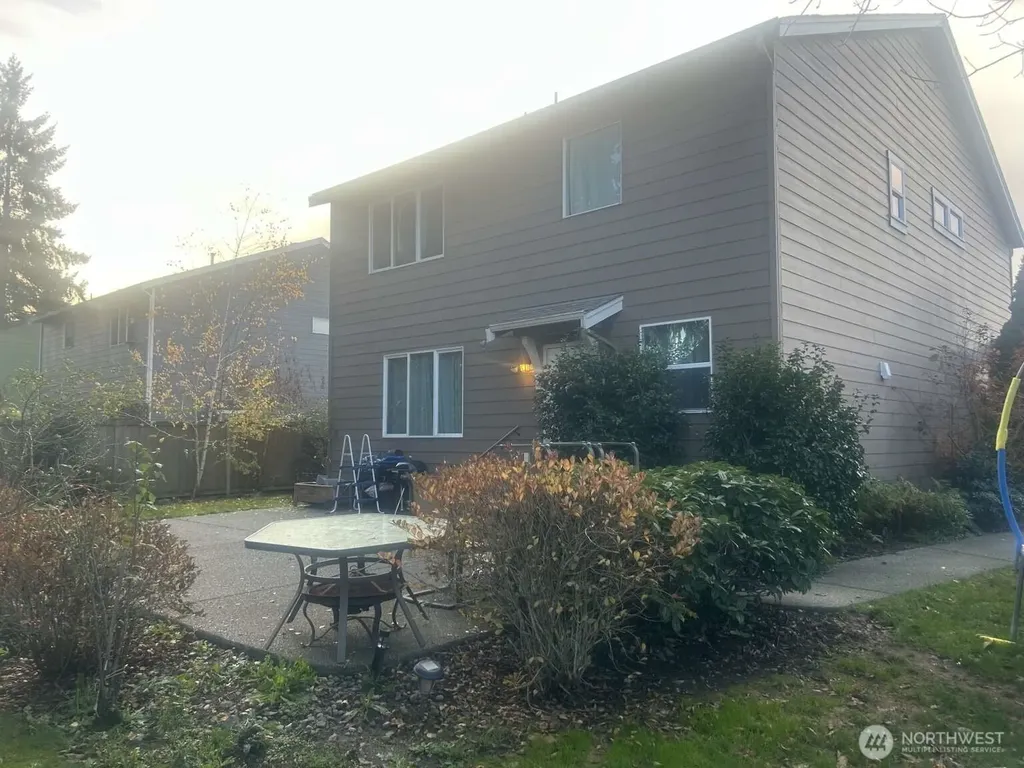 437 20th Street NW Puyallup WA 98371