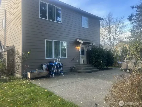 437 20th Street NW Puyallup WA 98371