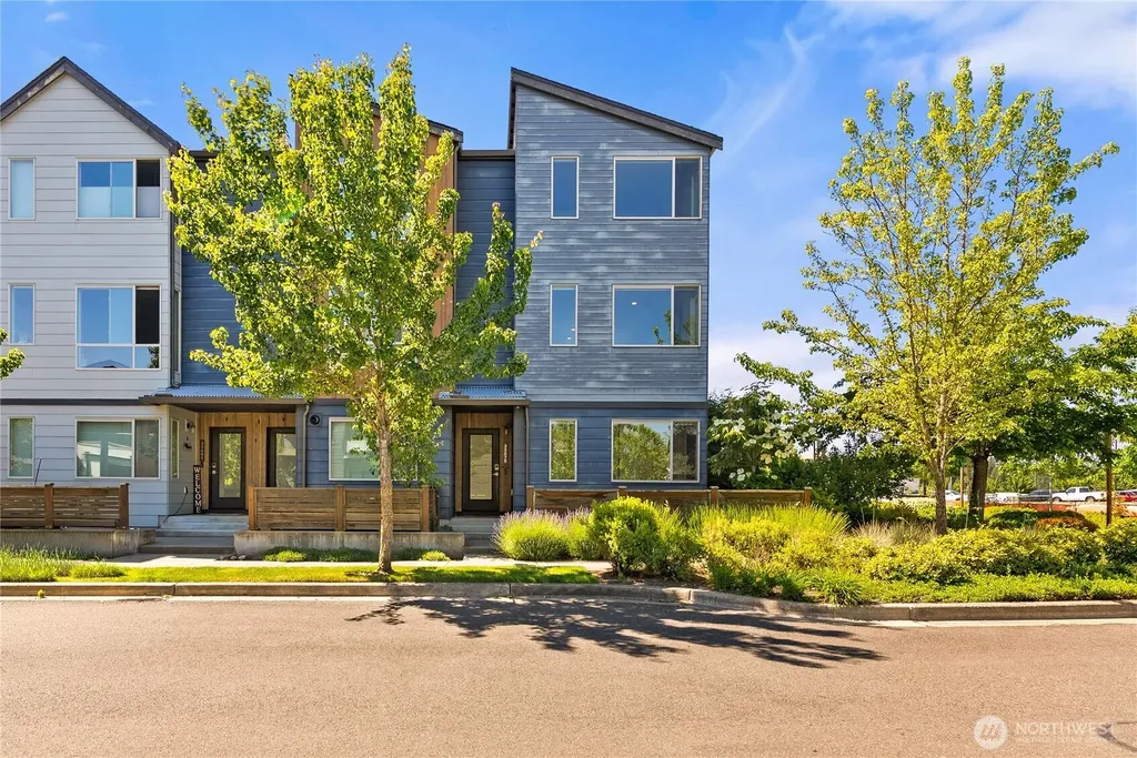 32675 Madrona Avenue SE Black Diamond WA 98010