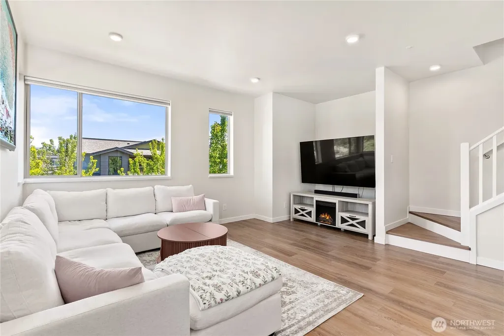 32675 Madrona Avenue SE Black Diamond WA 98010